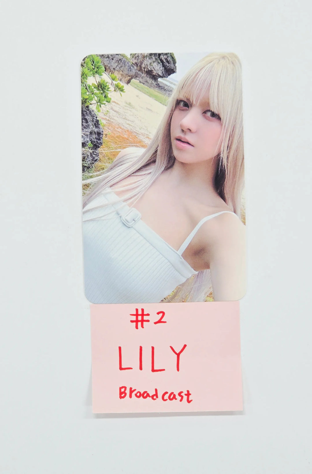 LILY (of NMIXX) - Broadcast Photocard [26.07.22]