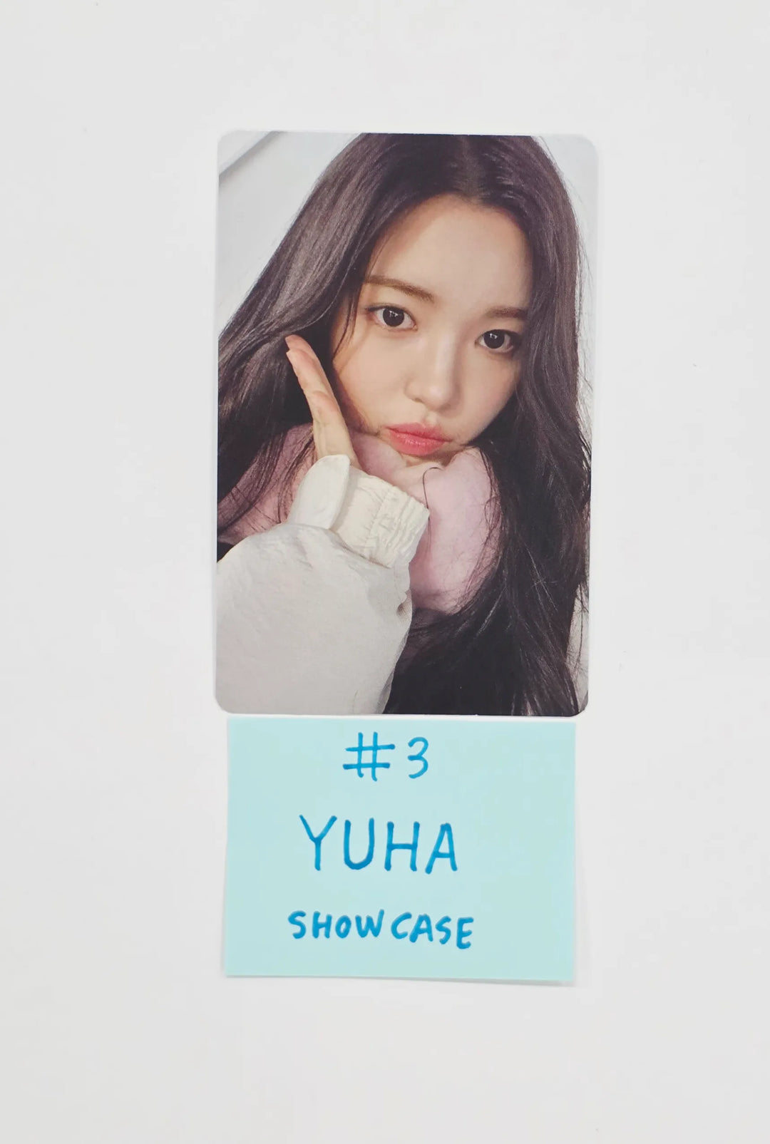Hearts2Hearts - Debut Showcase Broadcast Photocard [26.07.23]