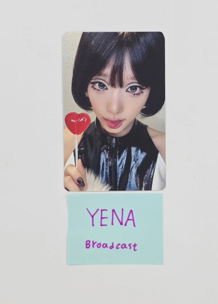 YENA "LOVE CATCHER" - Broadcast Photocard [26.07.23]