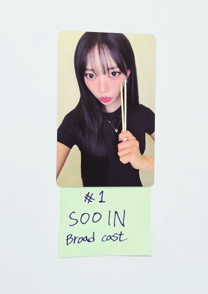 MEOVV - SHOW MUSIC CORE Broadcast Photocard [26.07.29]