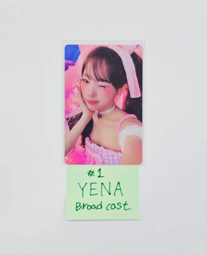 YENA - Broadcast Photocard [26.07.29]