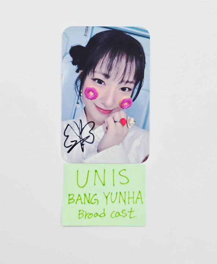 BANG YUNHA (of UNIS) "SWICY" - Hand Autographed(Signed) Photocard [26.07.29]