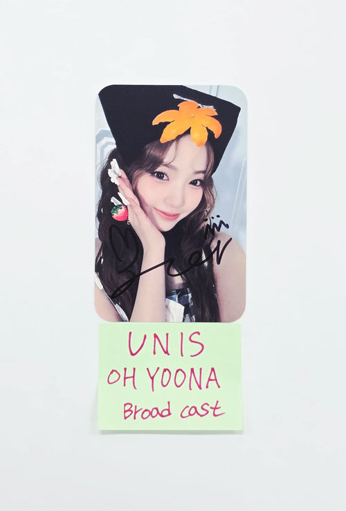 OH YOONA (of UNIS) "SWICY" - Hand Autographed(Signed) Photocard [26.07.29]