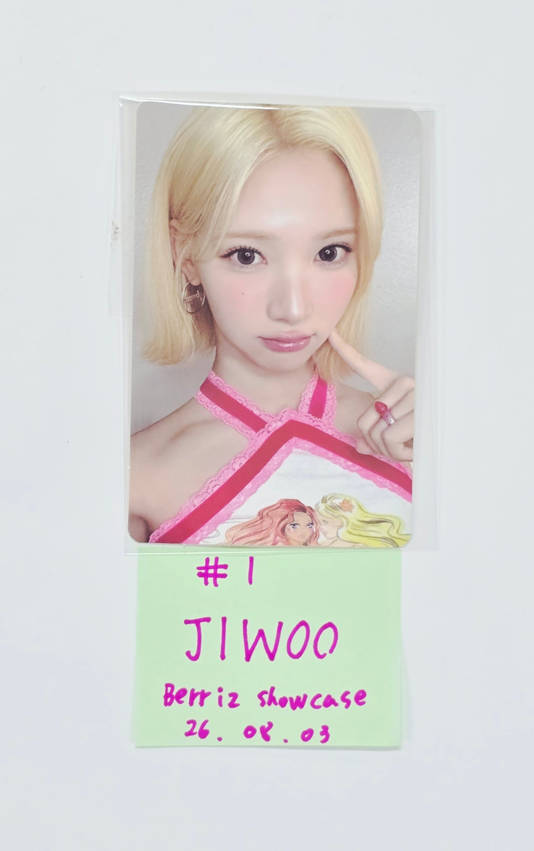 Hearts2Hearts "Lemon Tang" - Berriz Showcase Photocard [26.08.03]