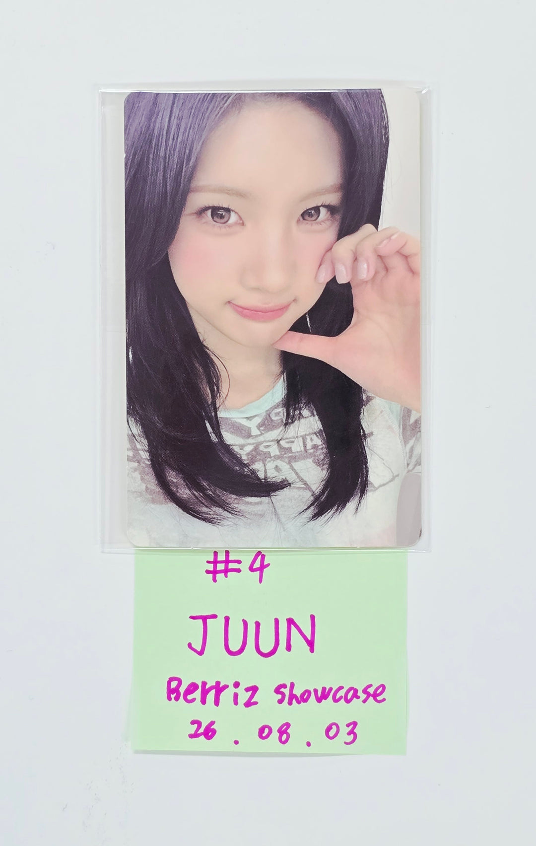 Hearts2Hearts "Lemon Tang" - Berriz Showcase Photocard [26.08.03]