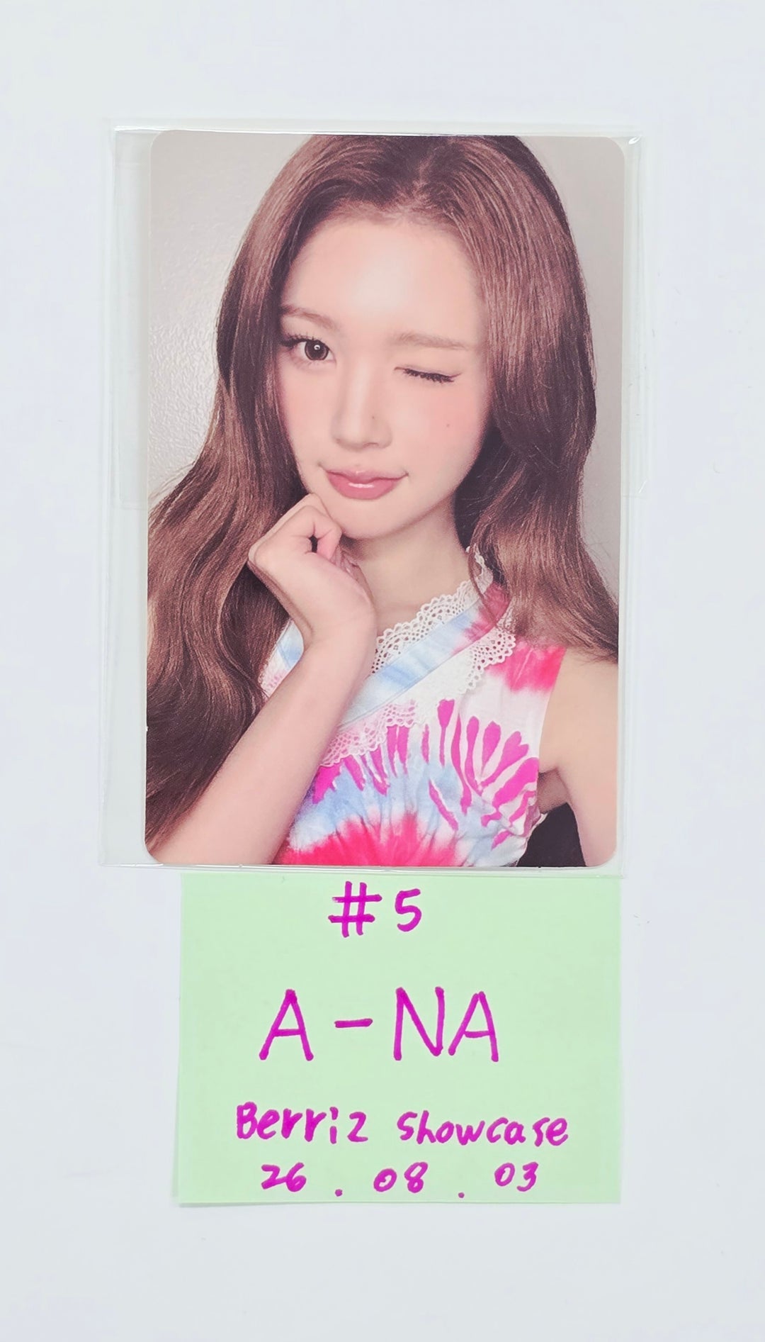 Hearts2Hearts "Lemon Tang" - Berriz Showcase Photocard [26.08.03]