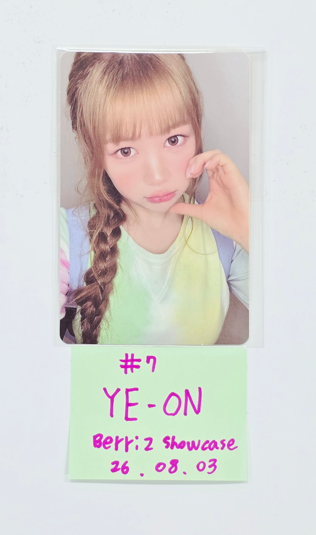 Hearts2Hearts "Lemon Tang" - Berriz Showcase Photocard [26.08.03]