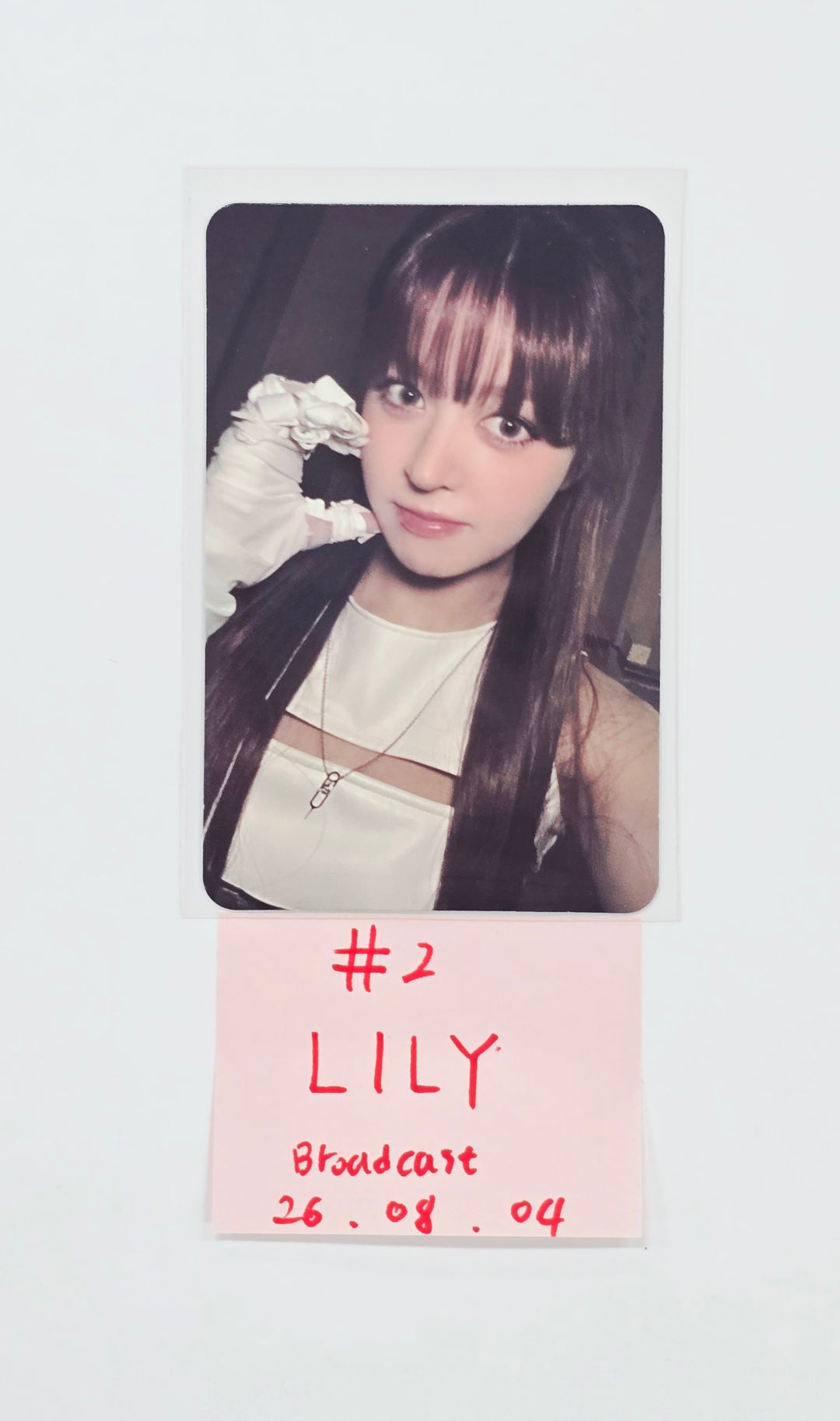 LILY (of NMIXX) - Broadcast Photocard [26.08.04]