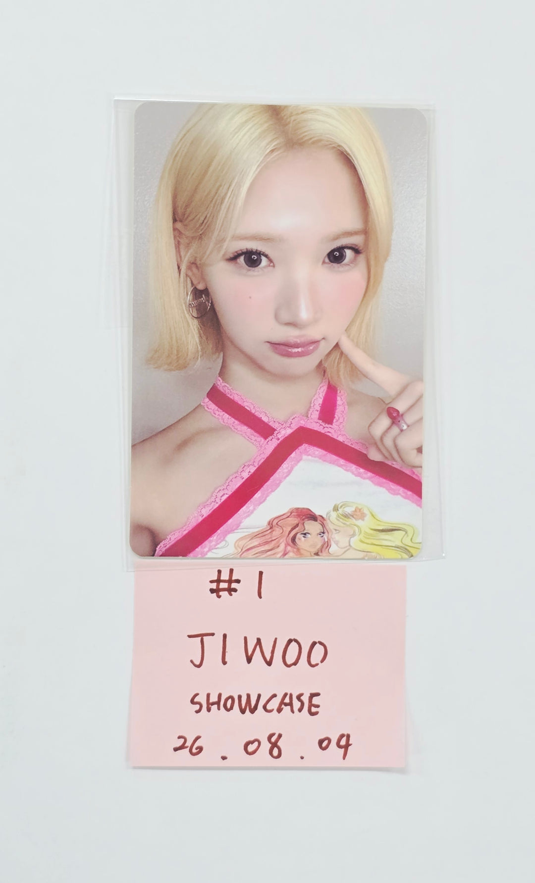 Hearts2Hearts "Lemon Tang" - Berriz Showcase Photocard [26.08.04]