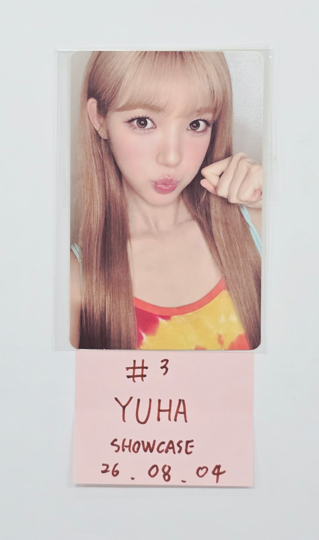 Hearts2Hearts "Lemon Tang" - Berriz Showcase Photocard [26.08.04]