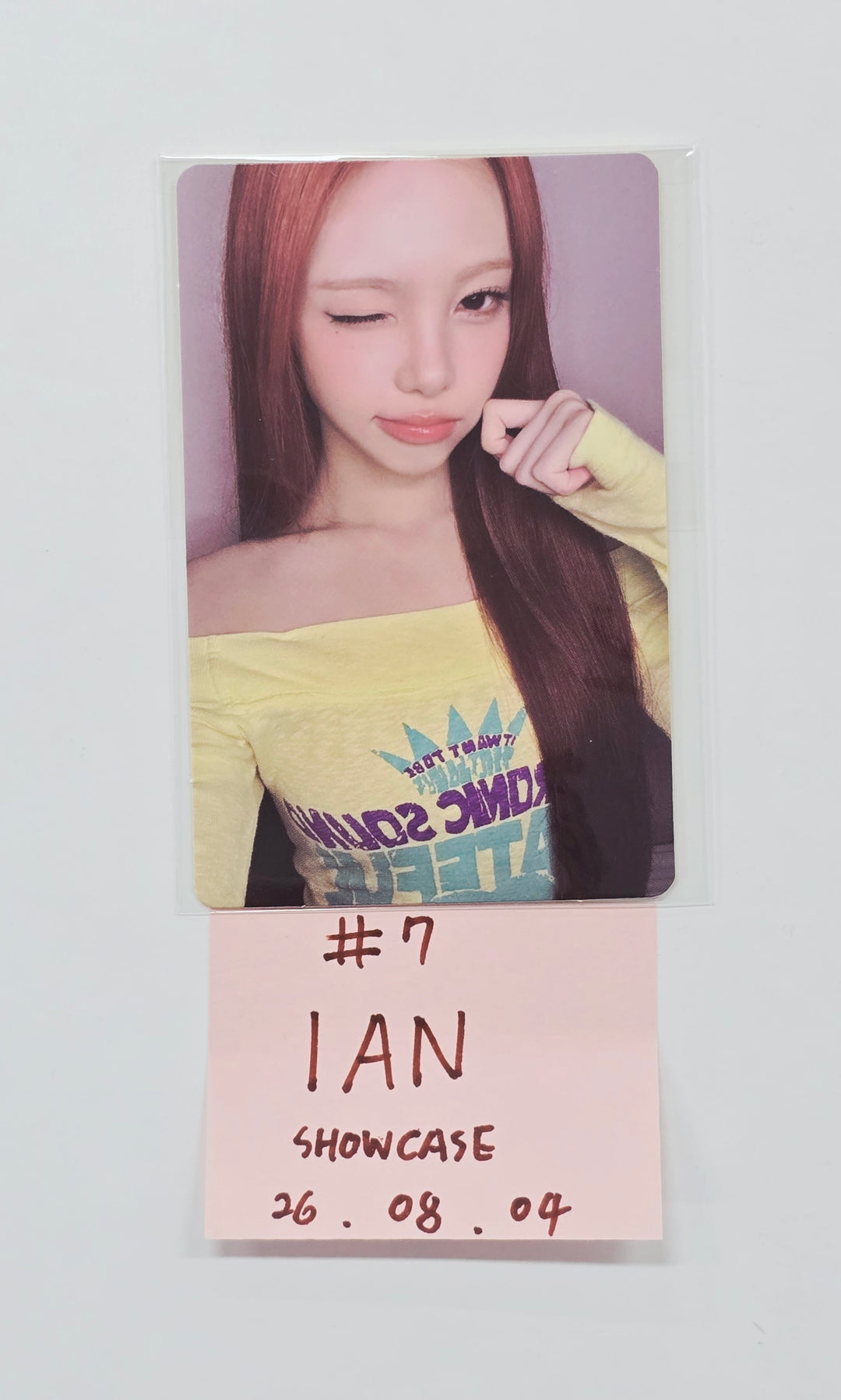 Hearts2Hearts "Lemon Tang" - Berriz Showcase Photocard [26.08.04]