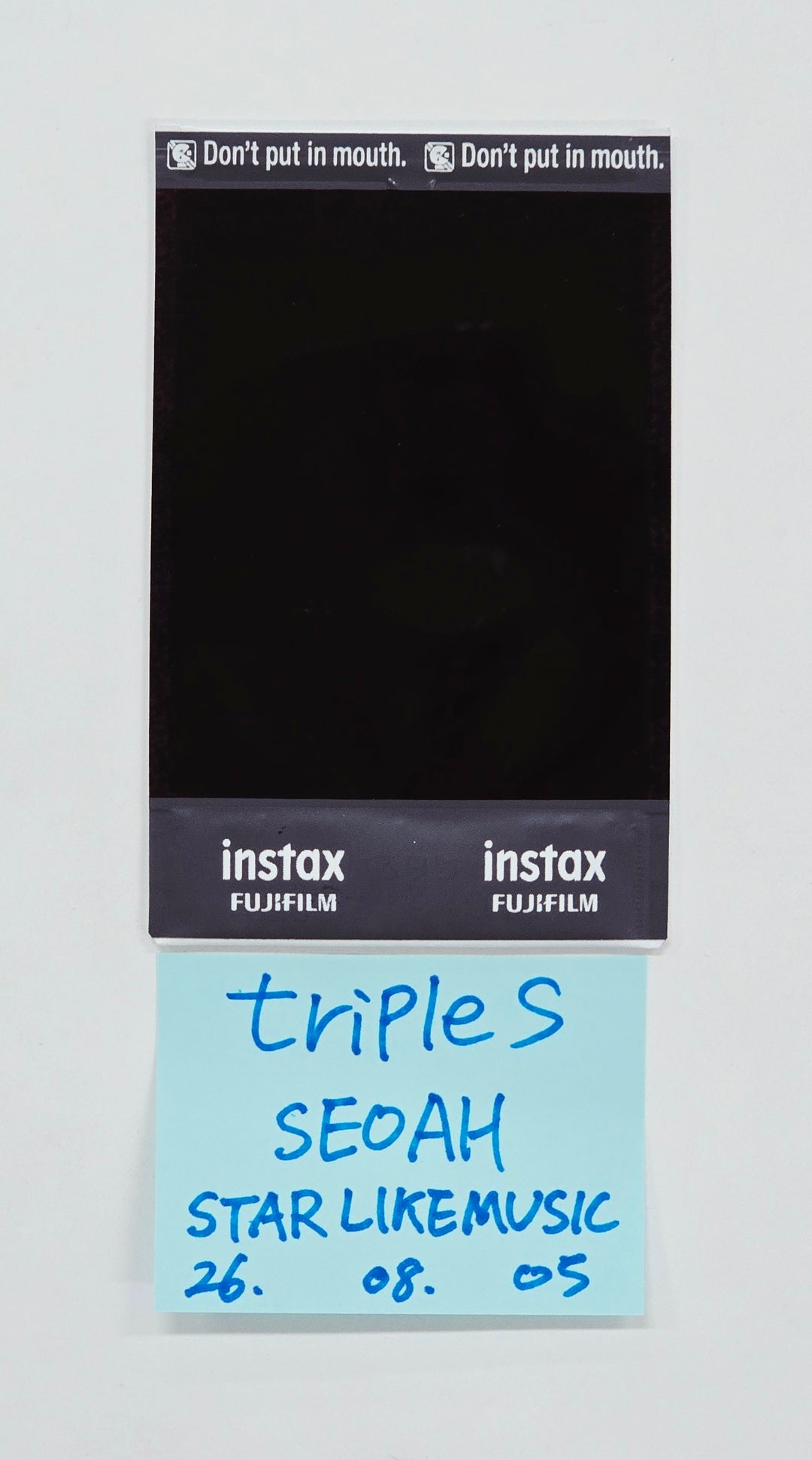 SEOAH (of Triples) - Hand Autographed(Signed) Polaroid [26.08.05]