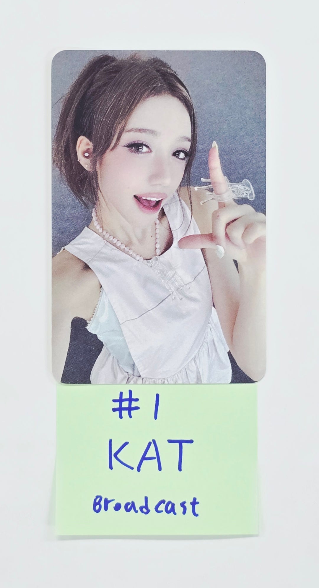 A2O MAY - Broadcast Photocard [26.08.11]
