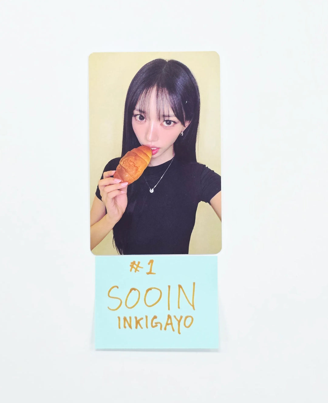 MEOVV - Inkigayo Broadcast Photocard [26.09.03]