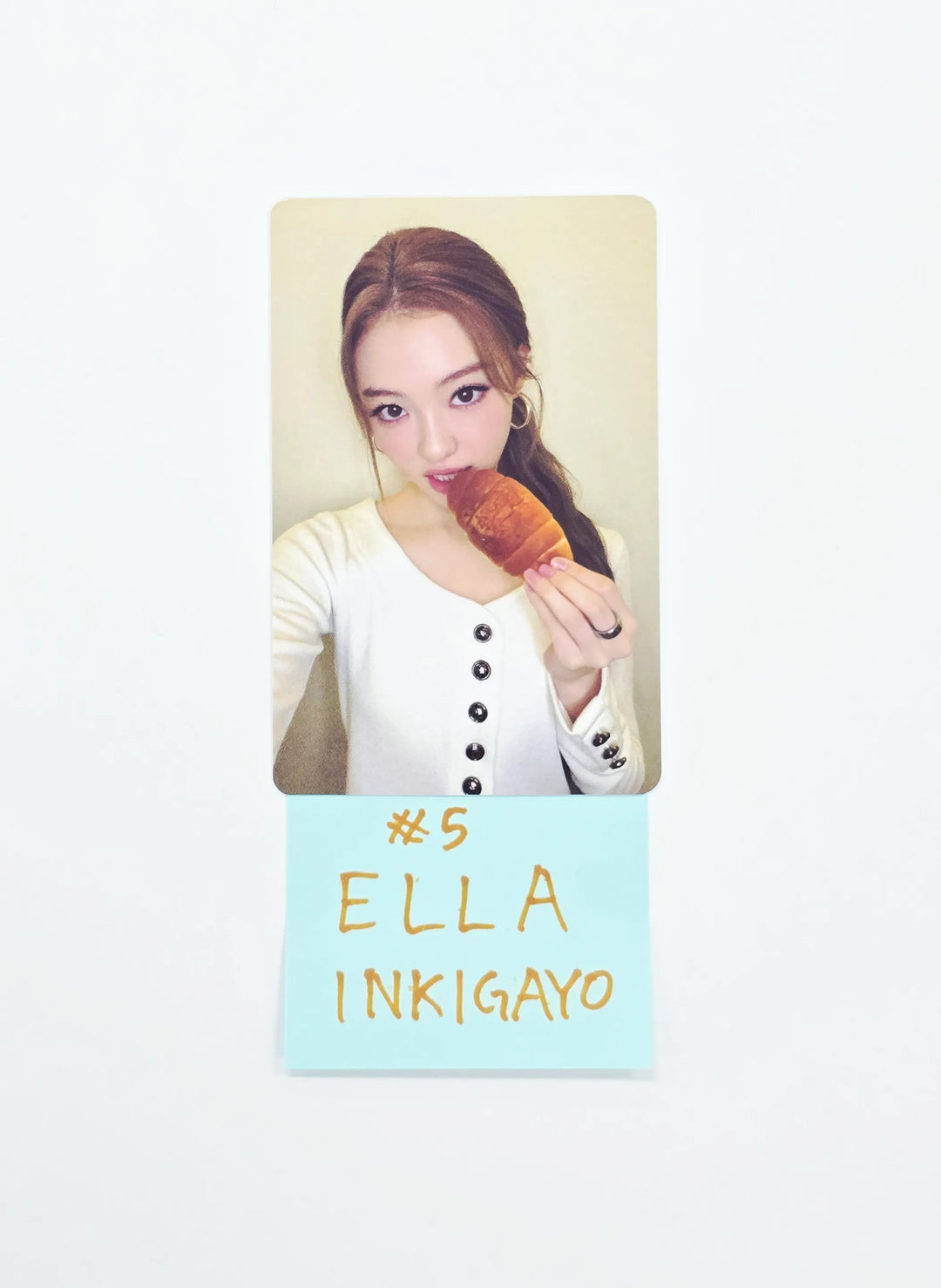 MEOVV - Inkigayo Broadcast Photocard [26.09.03]