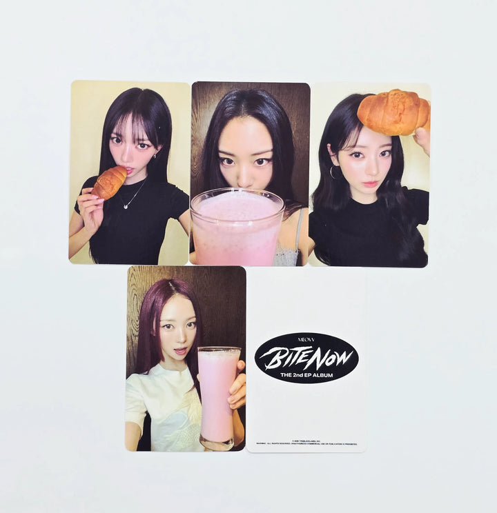 MEOVV - Inkigayo Broadcast Photocard [26.09.03]