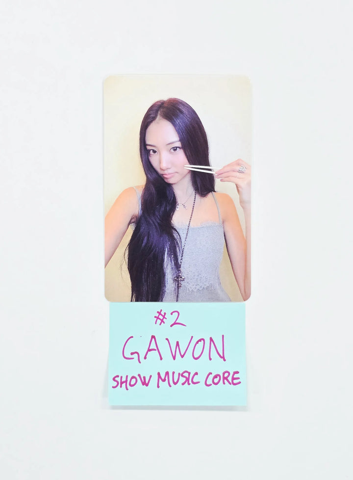 MEOVV - SHOW MUSIC CORE Broadcast Photocard [26.09.03]