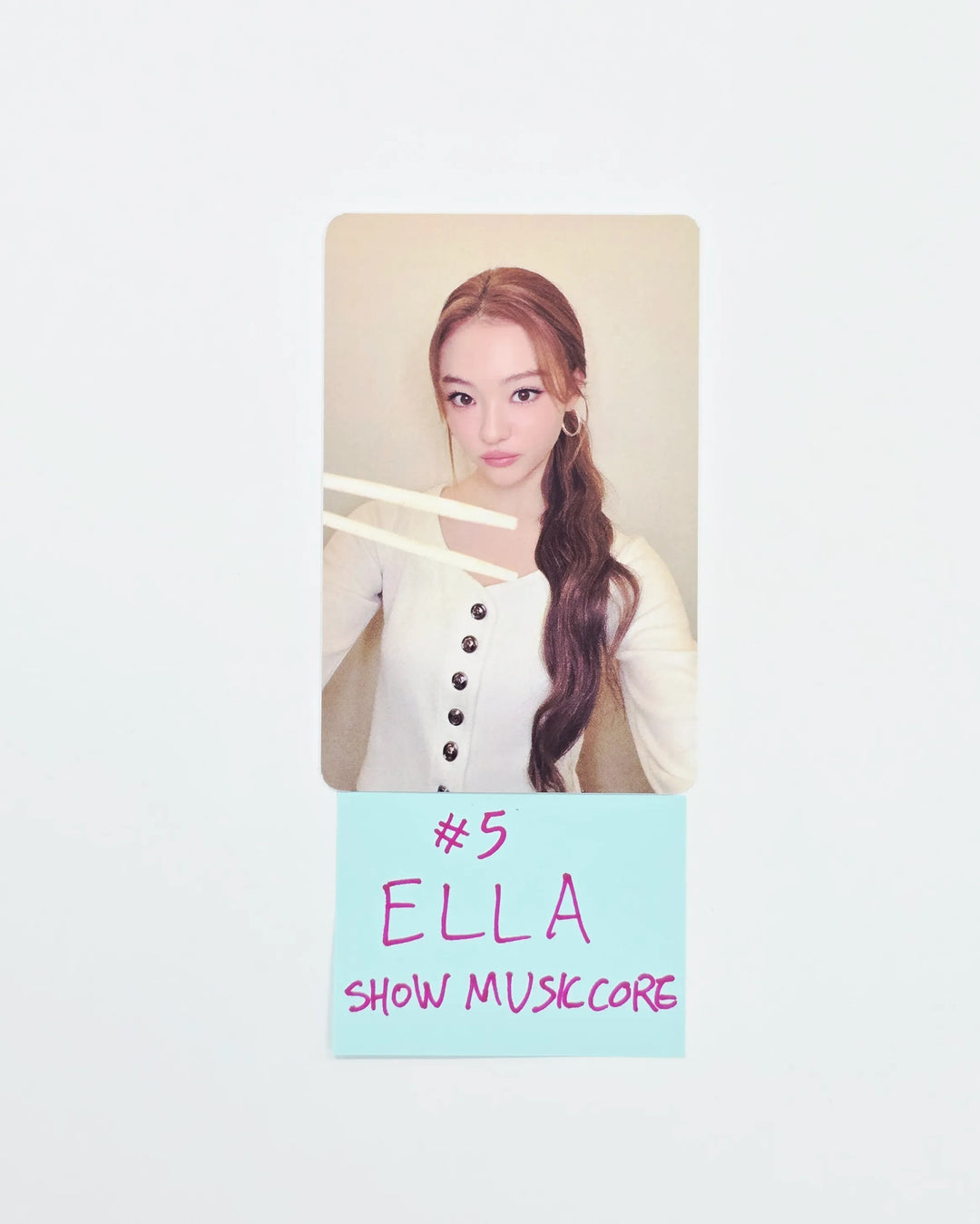 MEOVV - SHOW MUSIC CORE Broadcast Photocard [26.09.03]