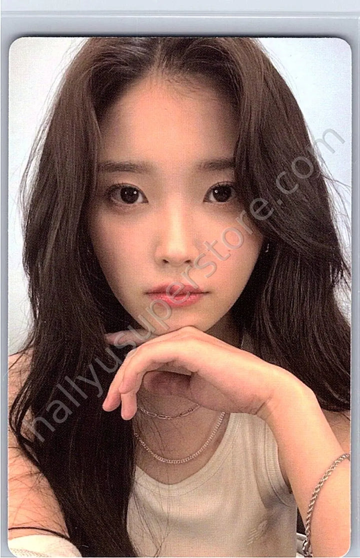 IU - IU - IU - IU - 2024 IU HEREH WORLD TOUR CONCERT ENCORE PHOTO CARD