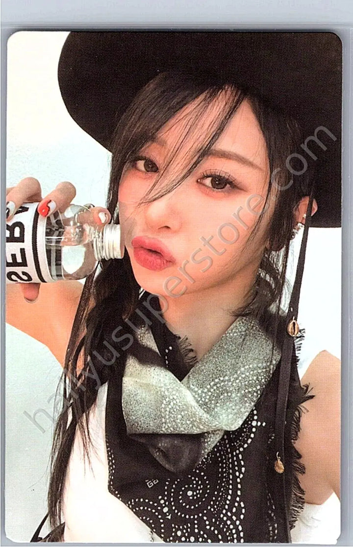 LE SSERAFIM - Huh Yunjin - UNFORGIVEN album photocard blazing green version compact version