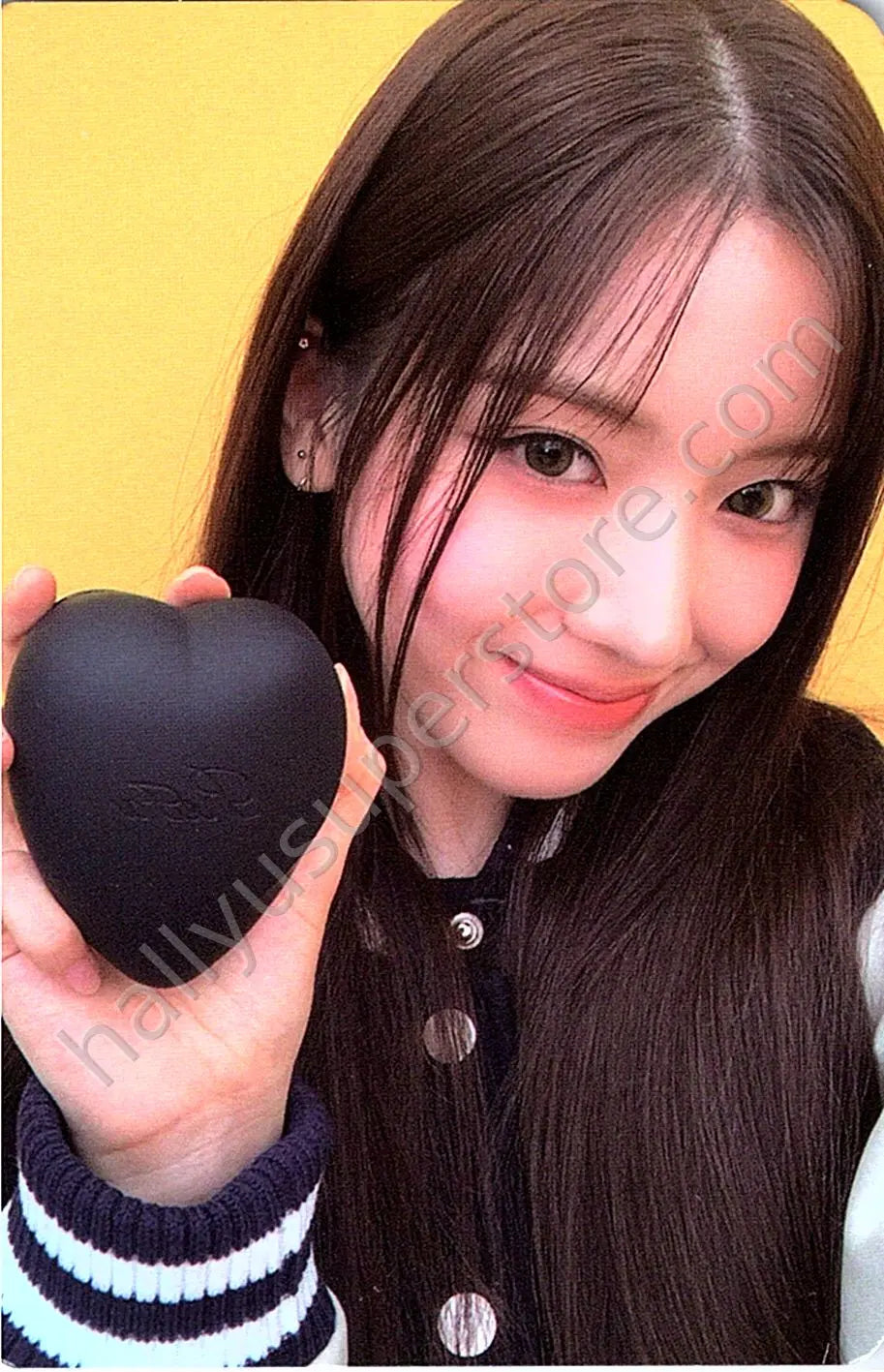 NMIXX - Jiwoo - NMIXX X ReFa Heart Brush brand collaboration purchase benefit