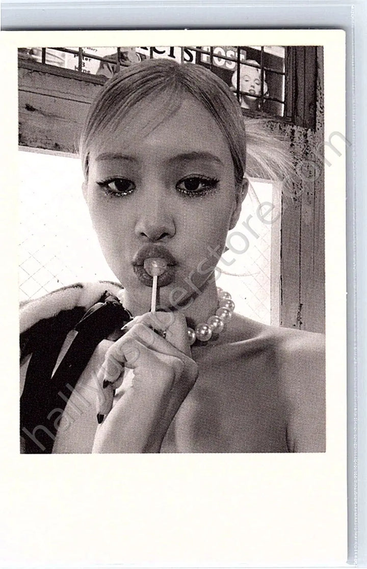 BLACKPINK - Rosé - -R- (Rosé solo) album inclusion photobook version polaroid