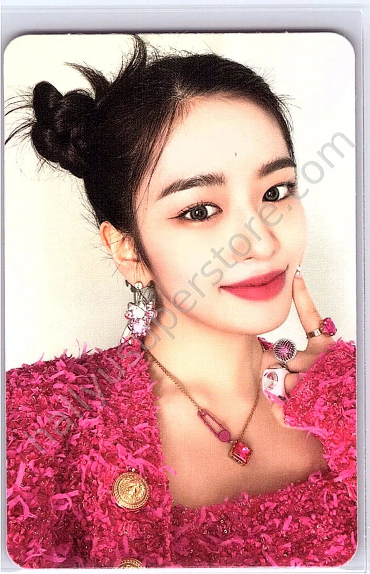 IVE - Yujin - LOVE DIVE album photocard version 3