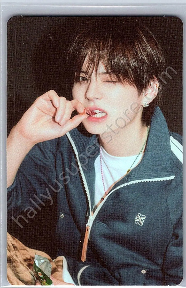 TREASURE - Yoshi - 3rd Anniversary Magazine photocard set