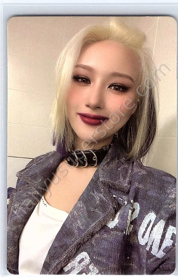 Dreamcatcher - Siyeon - Dystopia : Road to Utopia album photocard D version korean album