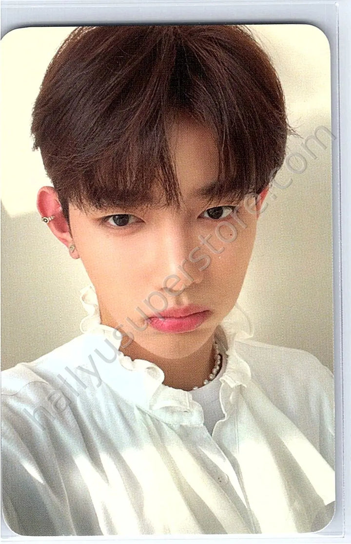 ZEROBASEONE - Hao - The Moving Seoul Pop-up Store L holder merch photocard photocard set white version