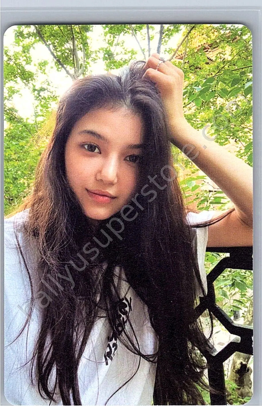 NewJeans - Danielle - NewJeans 1st EP “New Jeans” album photocard B version version 2 weverse album version