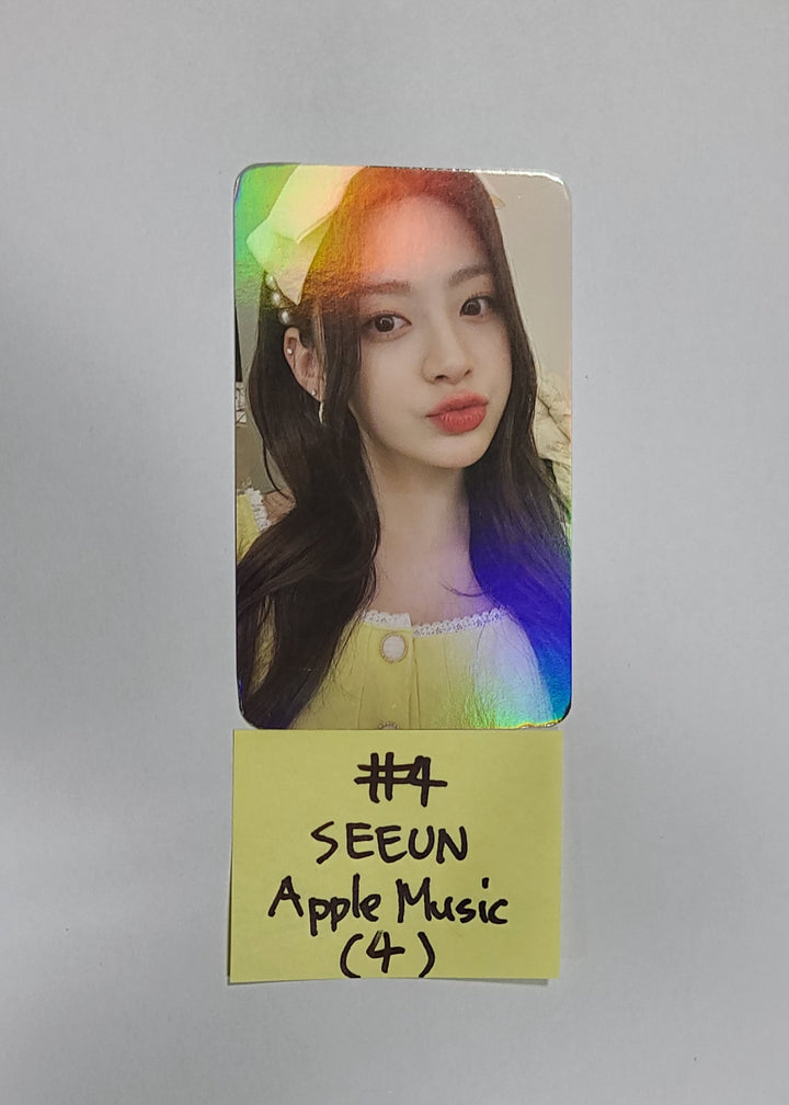 StayC 'YOUNG-LUV.COM' - Apple Music Fansign Event Hologram Photocard Round 2