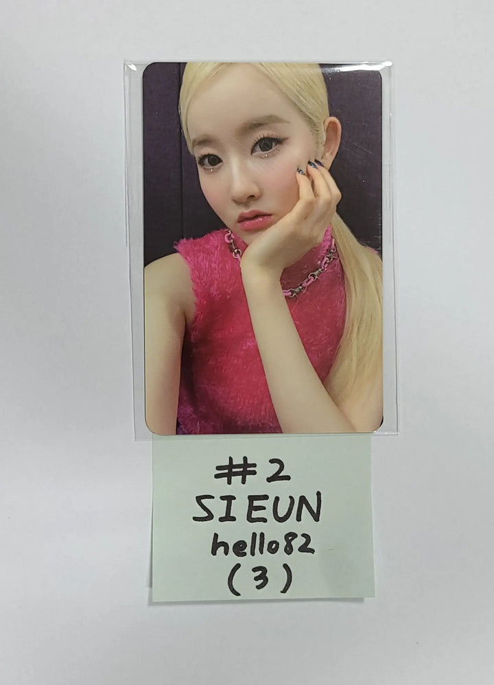 StayC 'YOUNG-LUV.COM' - Hello82 Fansign Event Photocard - HALLYUSUPERSTORE