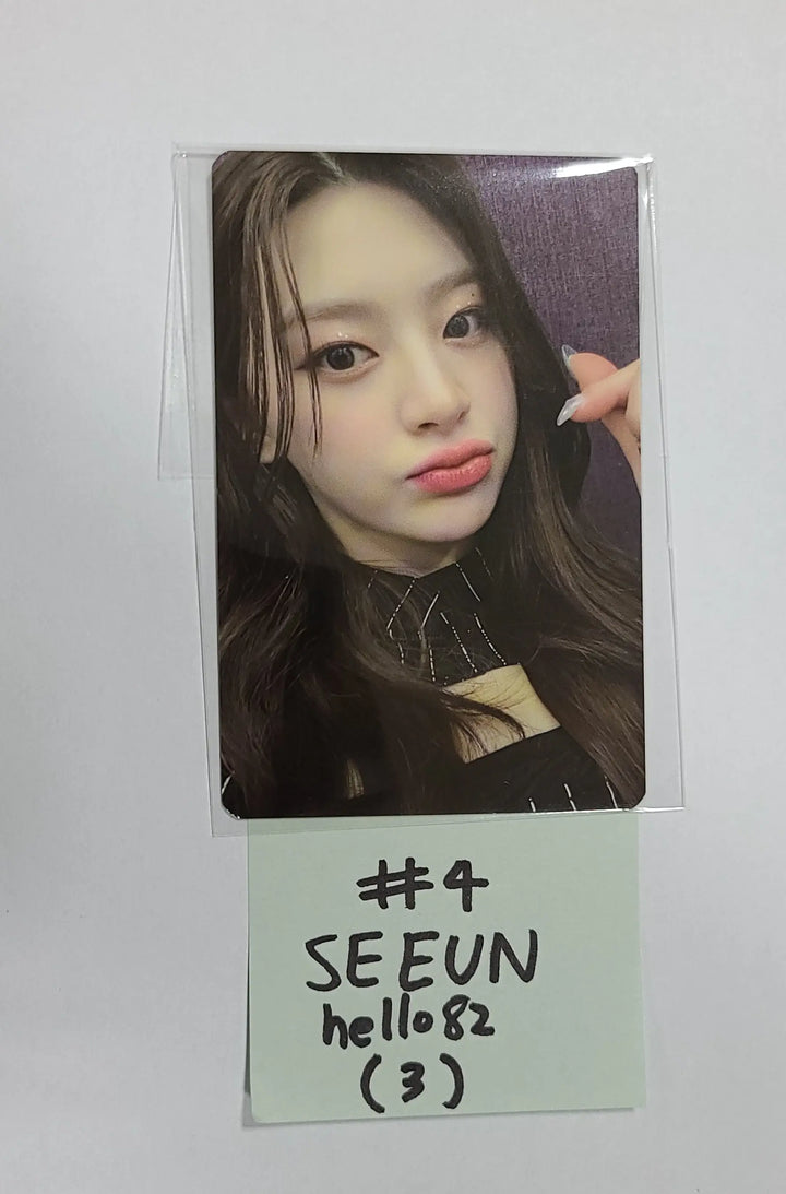 StayC 'YOUNG-LUV.COM' - Hello82 Fansign Event Photocard - HALLYUSUPERSTORE