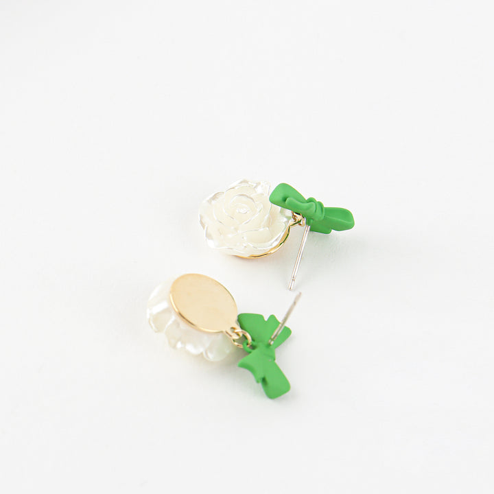 Hailey Sterling Silver Fashing Earrings - White Flower Style