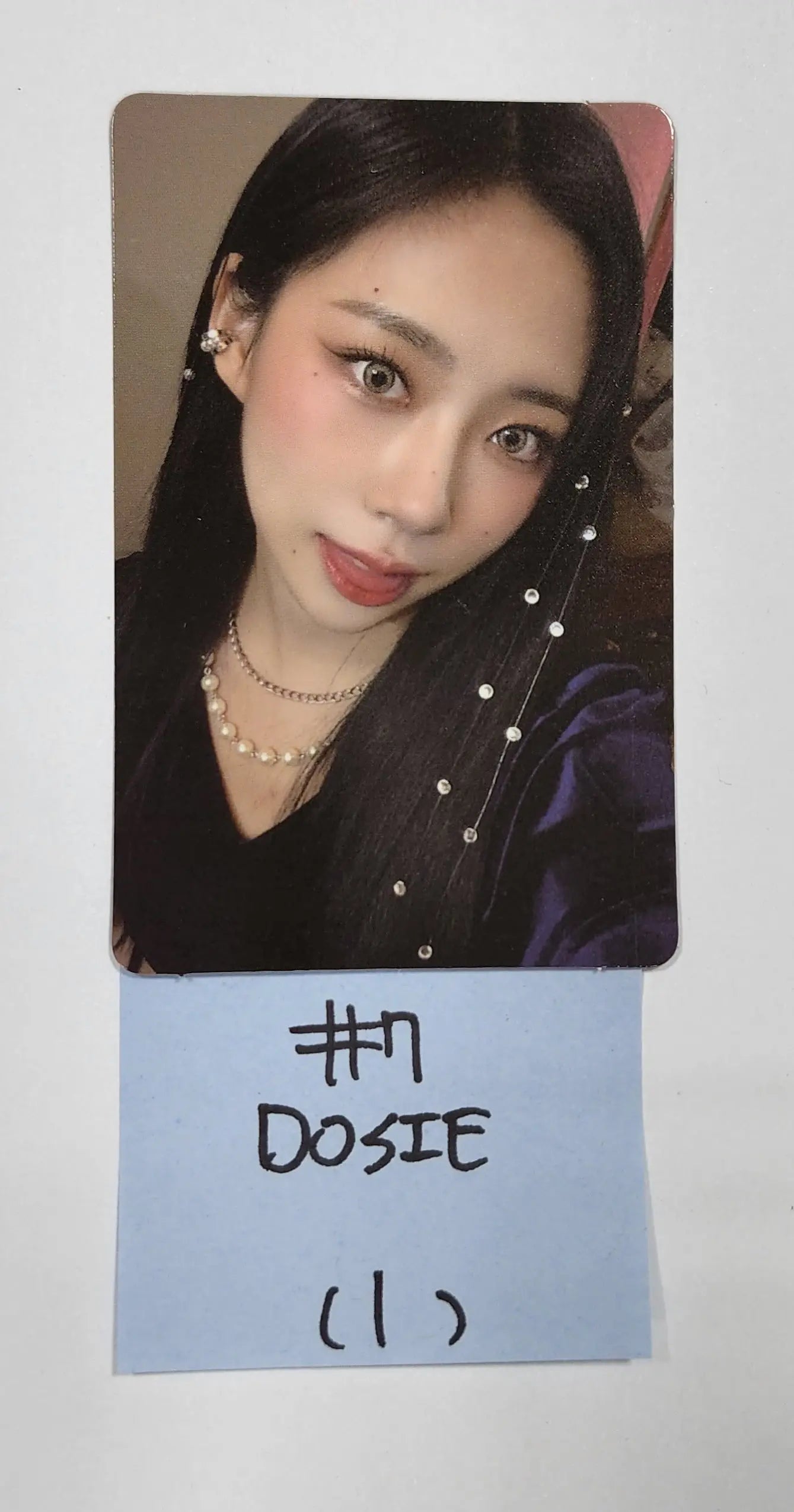 Purple Kiss 'memeM' - Official Photocard - HALLYUSUPERSTORE Purple Kiss 'memeM' - Official Photocard - HALLYUSUPERSTORE