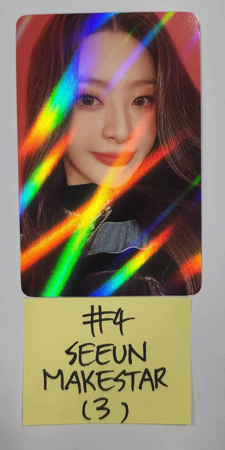 StayC 'YOUNG-LUV.COM' - Pre-Order Benefit Photocard, Luckydraw Photocard (1) - HALLYUSUPERSTORE