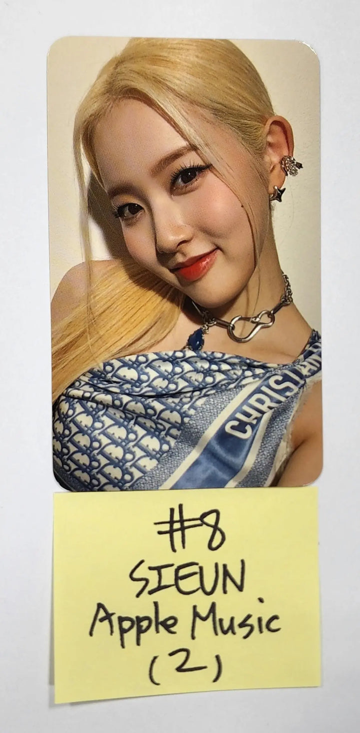 StayC 'YOUNG-LUV.COM' - Pre-Order Benefit Photocard, Luckydraw Photocard (1) - HALLYUSUPERSTORE