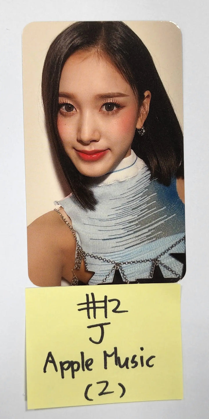 StayC 'YOUNG-LUV.COM' - Pre-Order Benefit Photocard, Luckydraw Photocard (1) - HALLYUSUPERSTORE