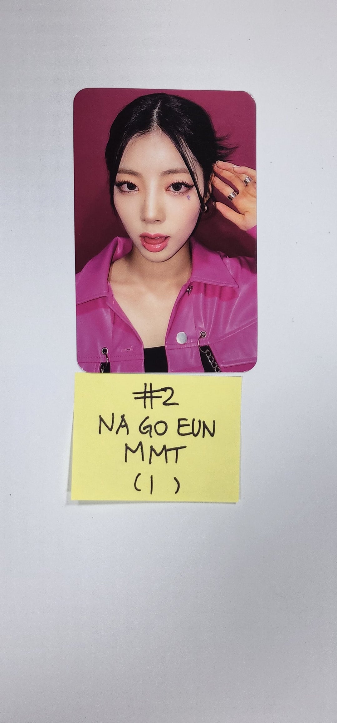 Purple Kiss 'memeM' - MMT Fansign Event Photocard ( Restocked 5/12 )
