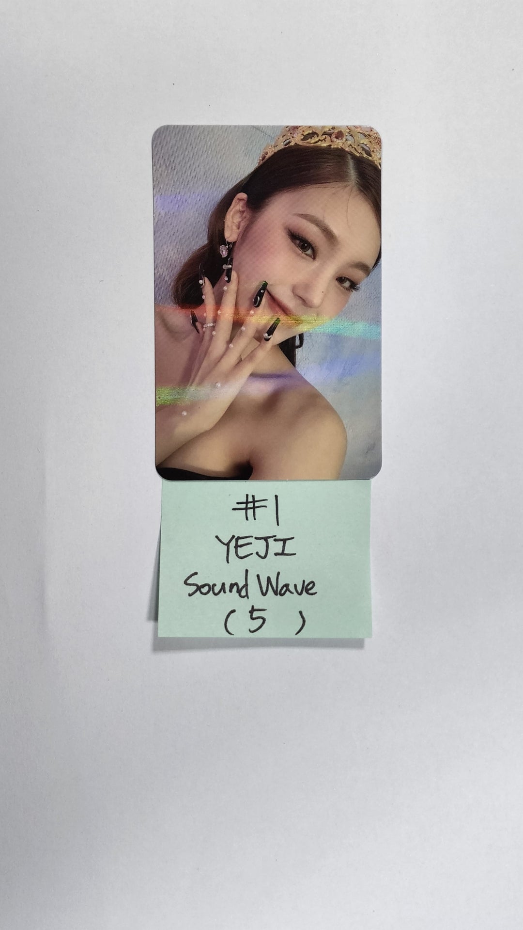 ITZY 'CHECKMATE' - Soundwave Pre-Order Benefit Hologram Photocard - HALLYUSUPERSTORE