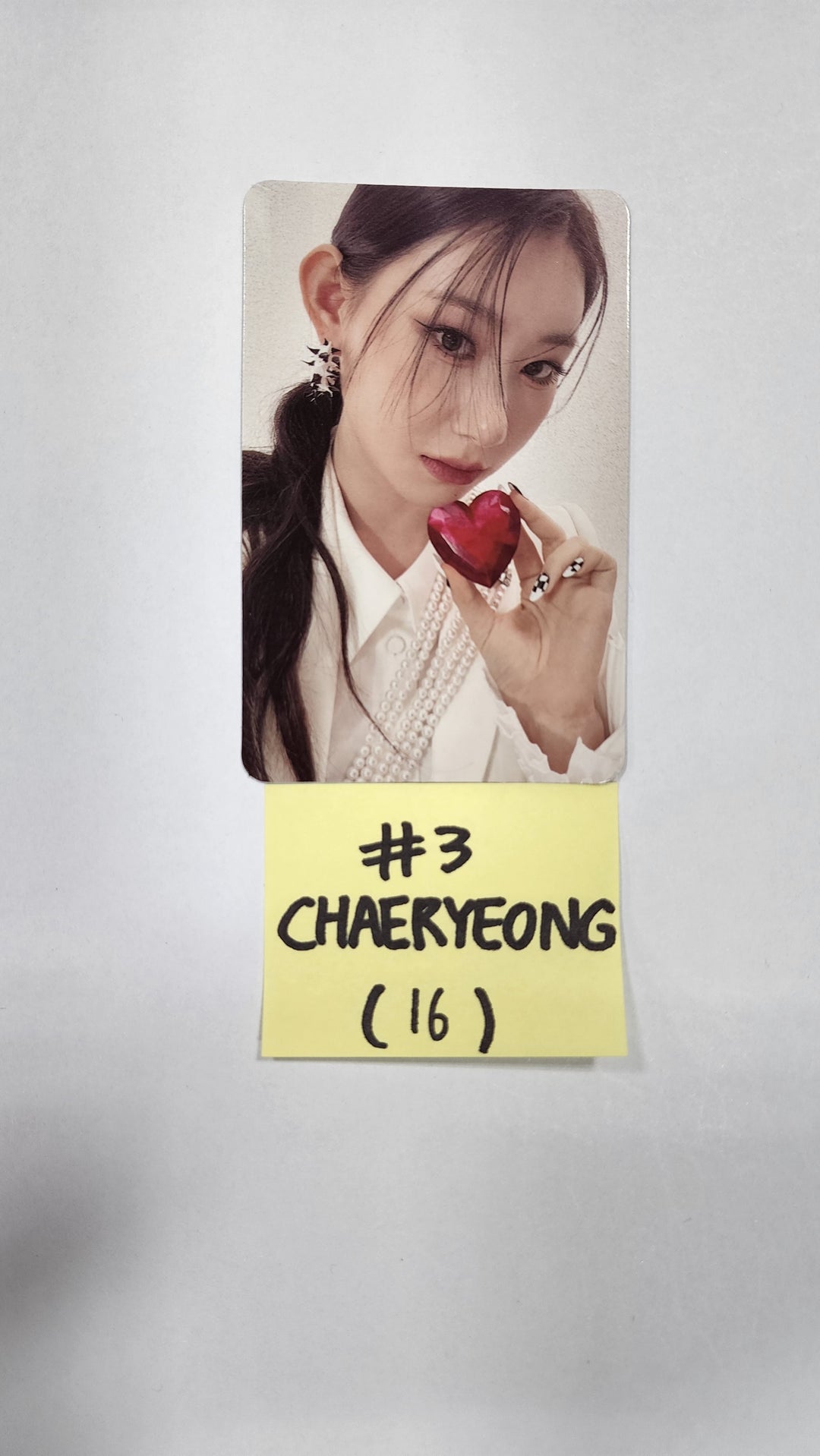ITZY 'CHECKMATE' - Official Photocard [Chaeryeong, Yuna]