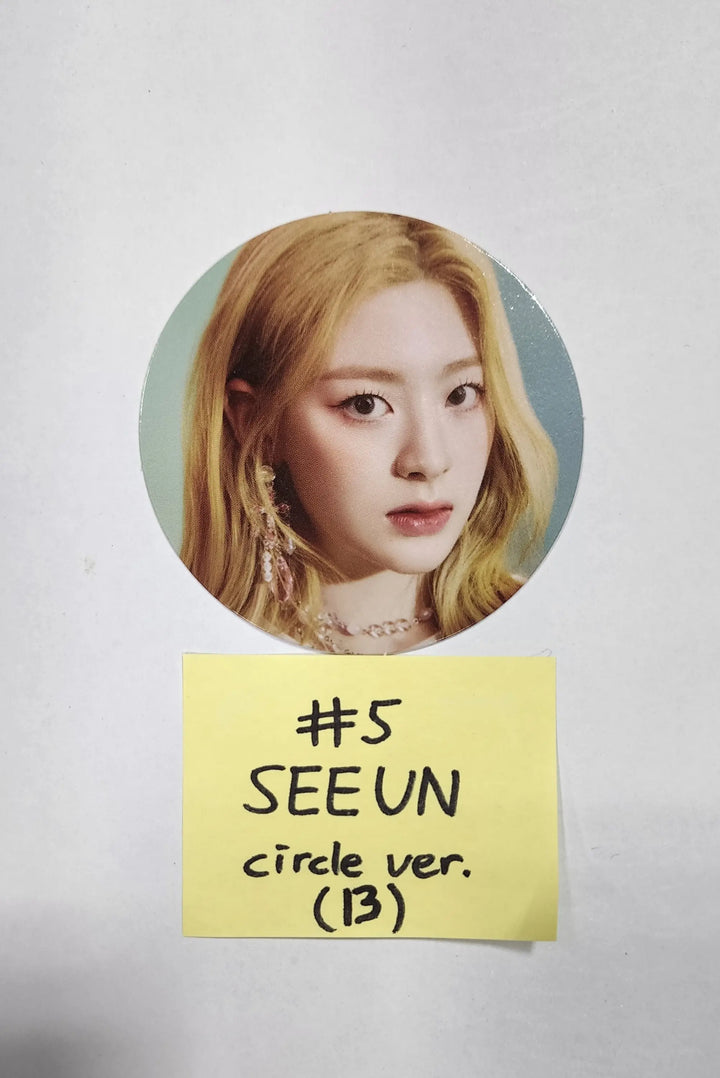 StayC 'WE NEED LOVE' - Official Photocard, Circle Card [Love Ver, Power Ver]