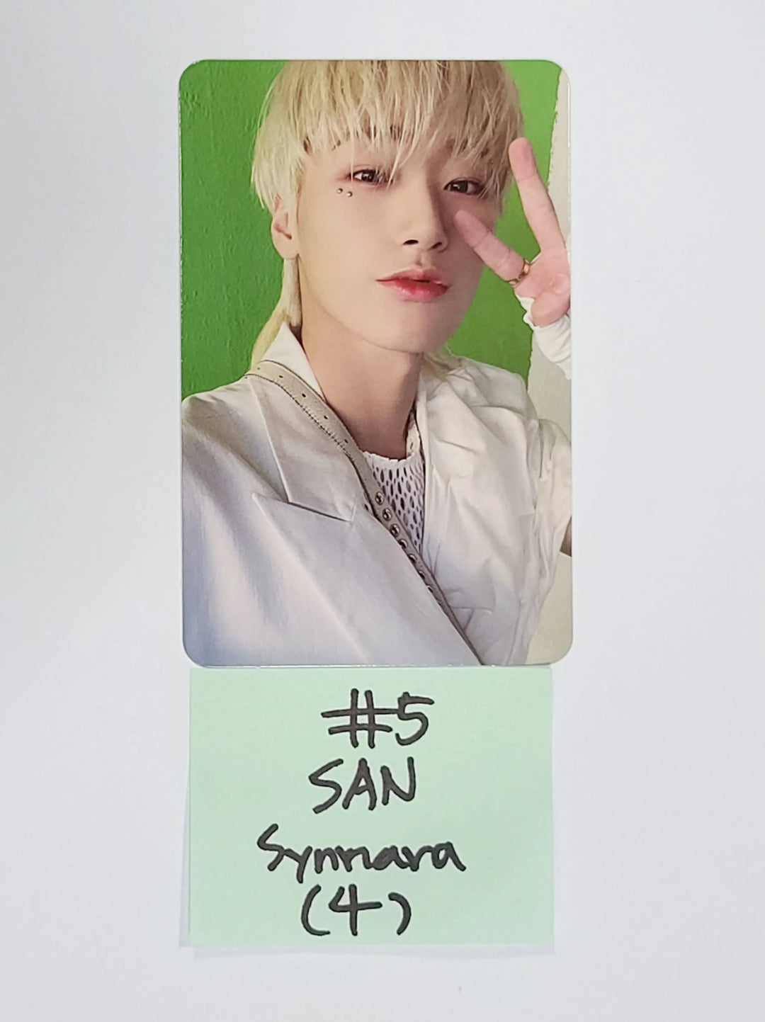 Ateez "The World Ep.1 - MOVEMENT" - Synnara Pre-Order Benefit PhotoCard - HALLYUSUPERSTORE
