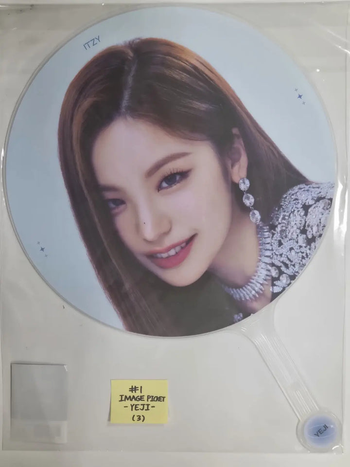 ITZY 'CHECKMATE' - The 1st World Tour Official MD - HALLYUSUPERSTORE