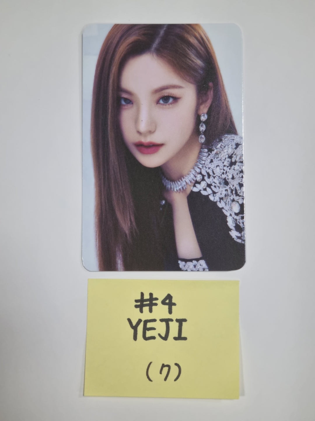 ITZY 'CHECKMATE' - The 1st World Tour Trading Photocard