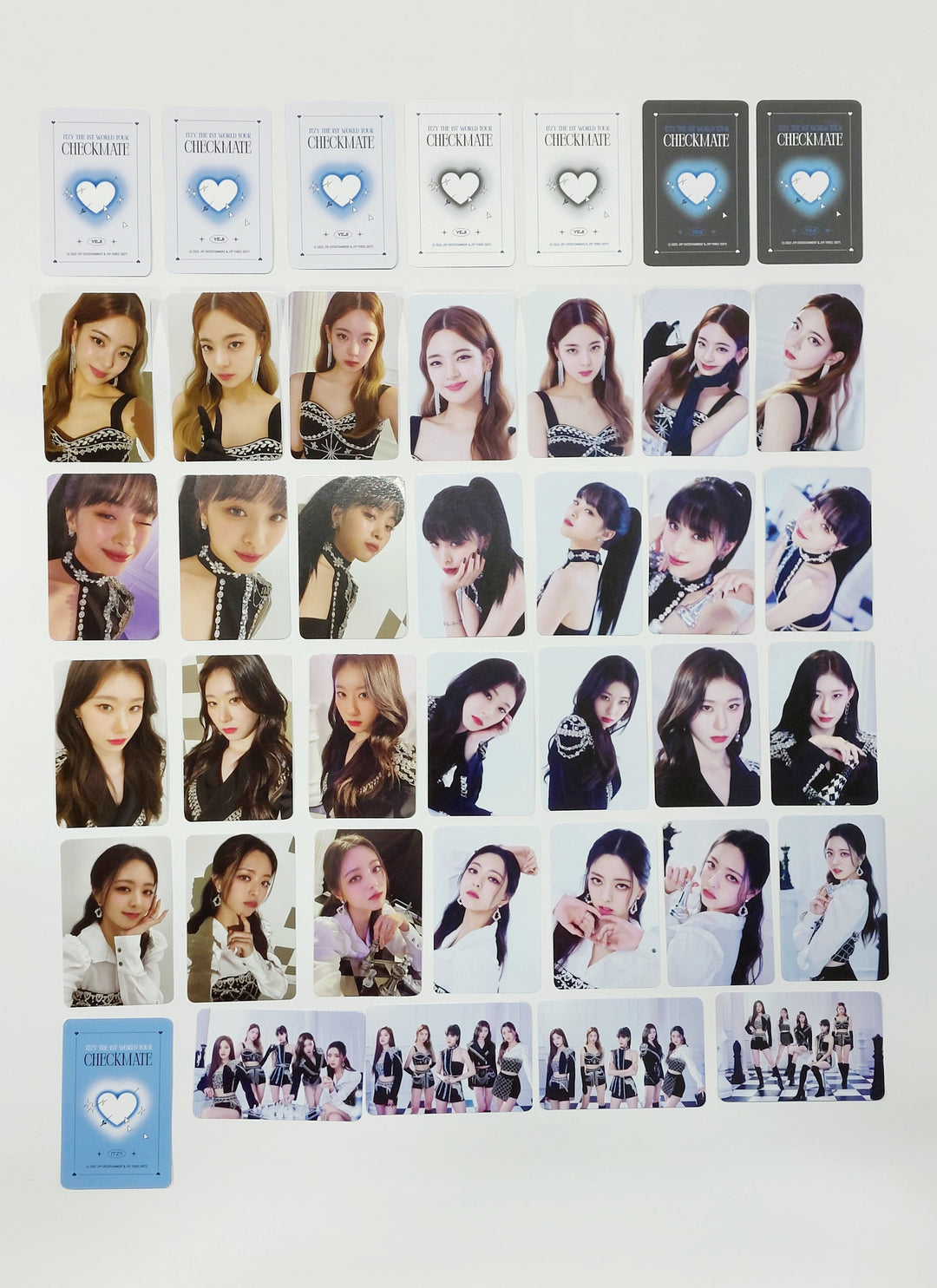 ITZY - [THE 1ST WORLD TOUR CHECKMATE] BADGE