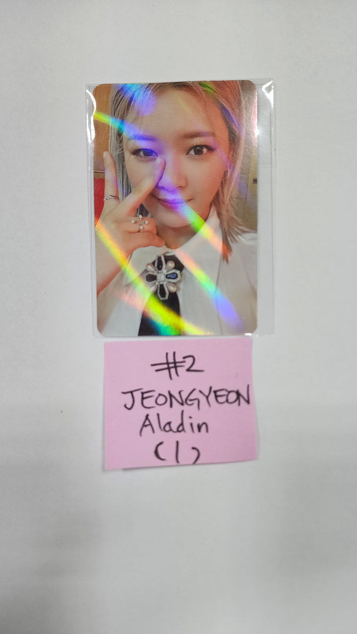 트와이스 "BETWEEN 1&amp;2" 11th Mini Album - Aladin 예약판매 혜택 홀로그램 포토카드