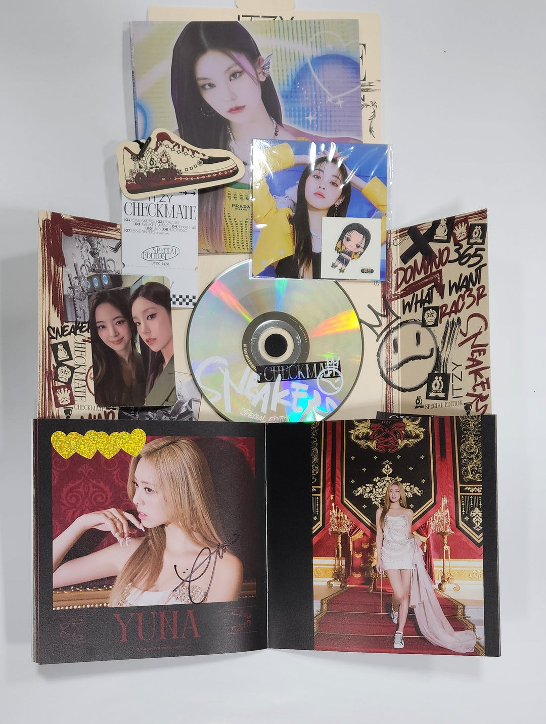 Yuna (of ITZY) - polaroid & Hand Autographed(Signed) Album [SPECIAL EDITION Ver]