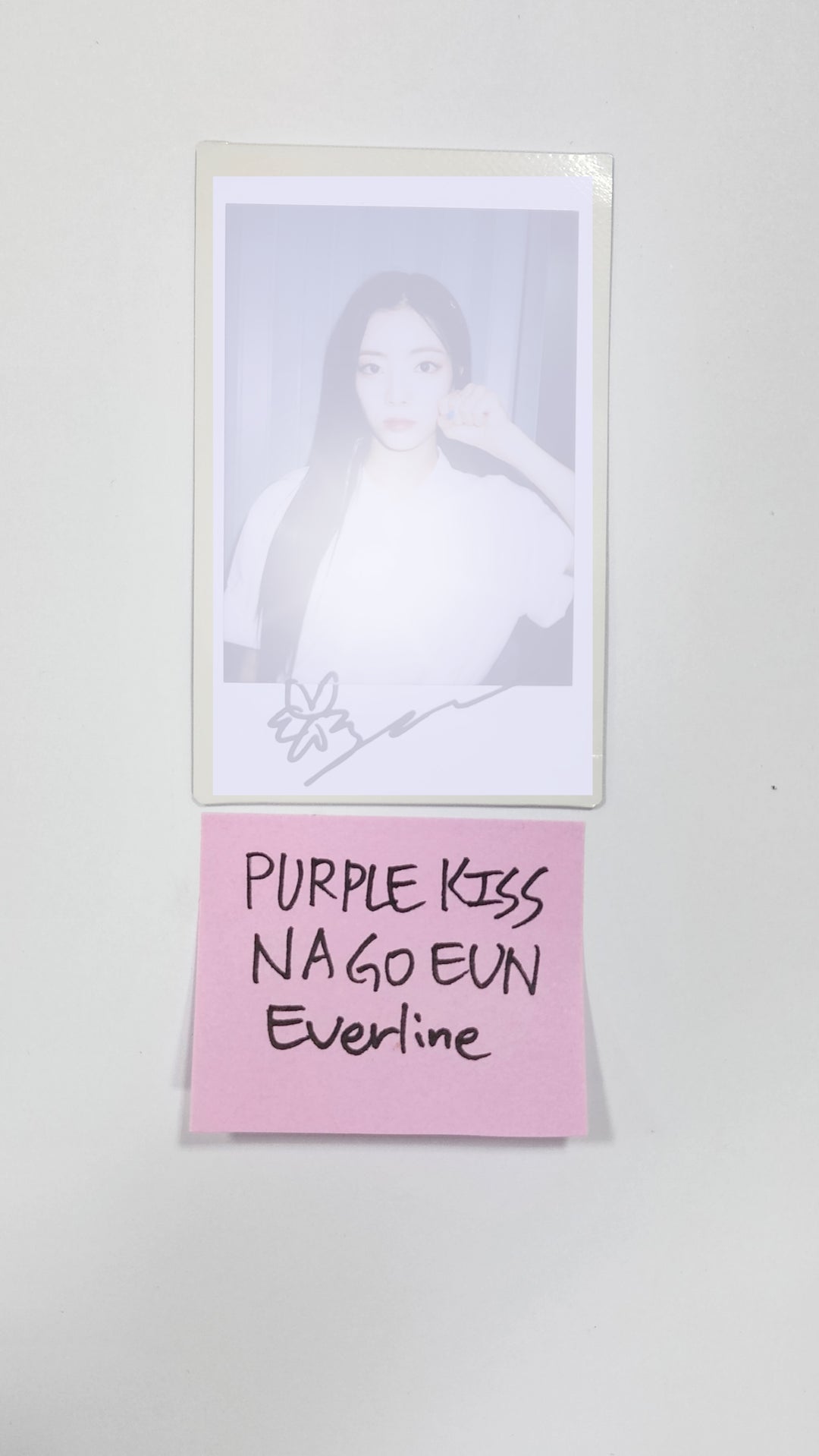 NA GO EUN (of Purple Kiss) 4th mini – 直筆サイン入りポラロイド